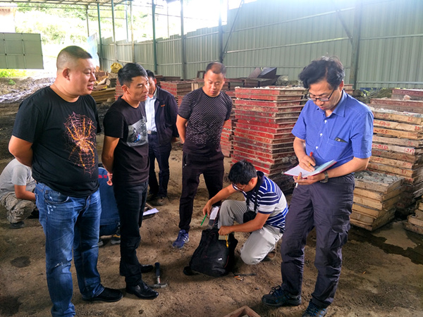 昆明理工大學地質(zhì)教授韓潤生到貴州開元進行技術交流