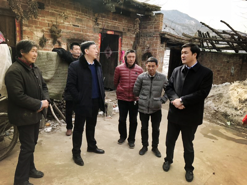 民建“組團(tuán)”慰問(wèn)，企業(yè)送溫暖到家