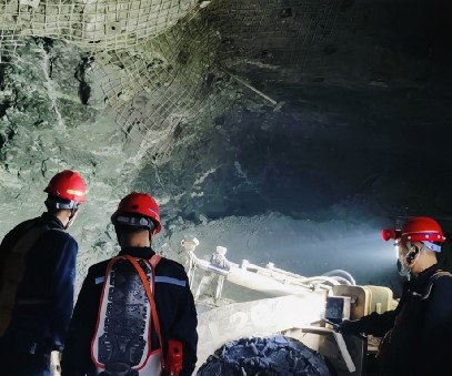 西溝鐵礦｜織密安全防護(hù)網(wǎng)，護(hù)航全年“零傷亡”